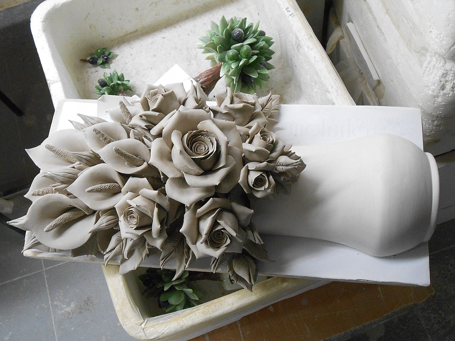 Cuore In Metallo Per Decorazione Ognissanti UNUS - Vaso Portapiante 25x29x6 Cm Con Pietre Scure Per Cimitero O Casa